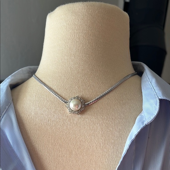 Elegant Christian Dior Silver Pearl Necklace with rhinestones